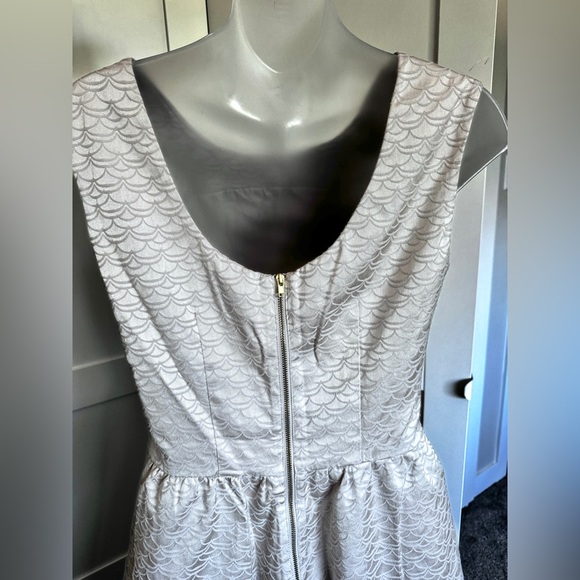 H&M Silver A-Line Dress Mermaid Tail Scallop Stitching Size 8 - Picture 7 of 14